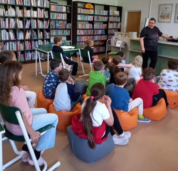 2. B v knihovně